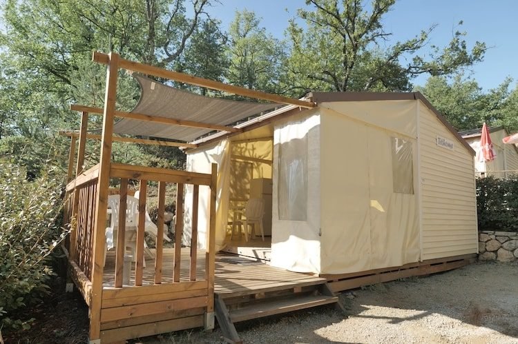 tithome extérieur, mobil home toilé sans sanitaires